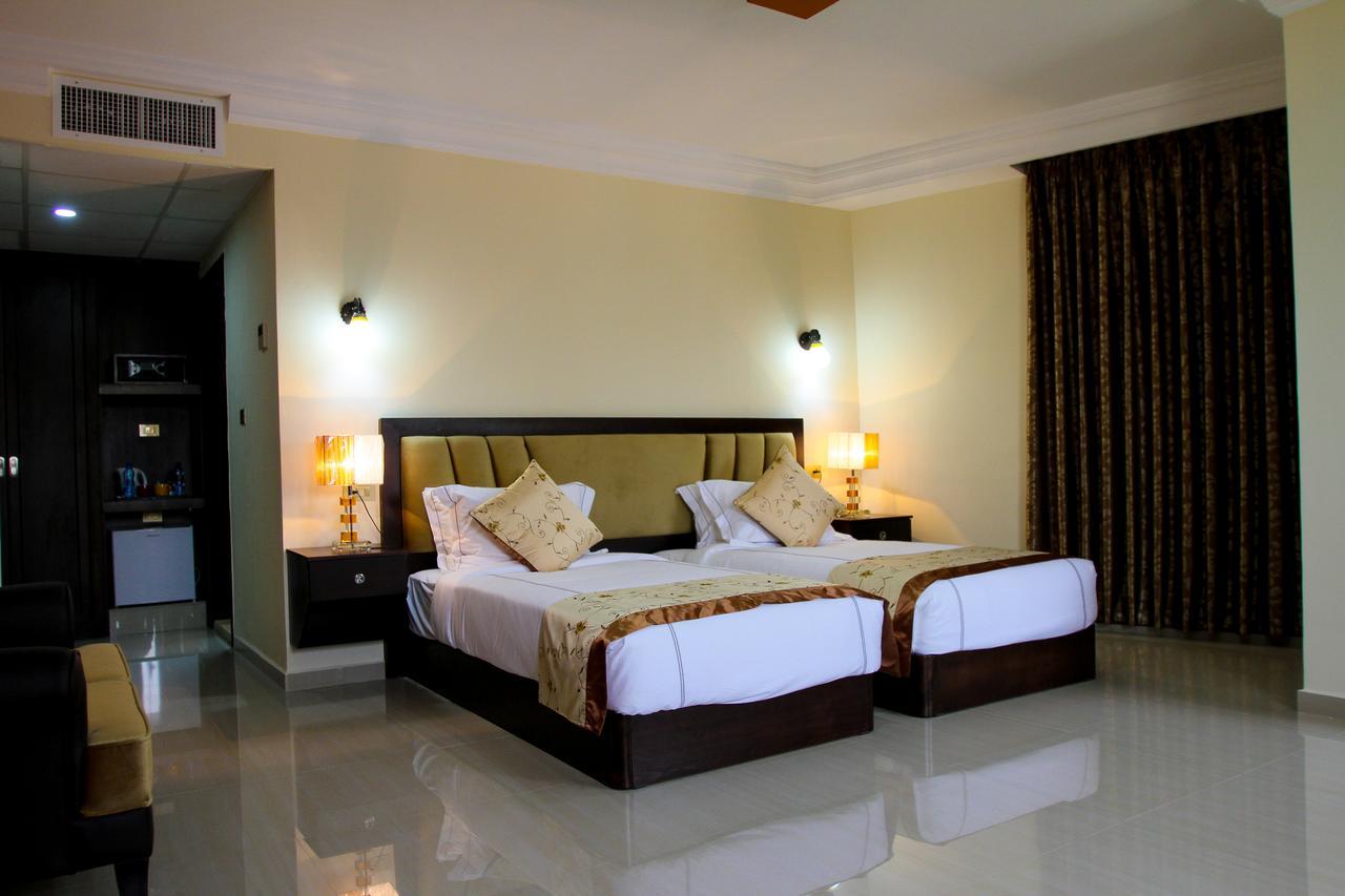 Queen Plaza Hotel Hebron Exterior photo